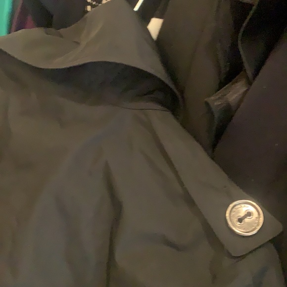 Belted Burberry trench size 4 - Picture 11 of 17